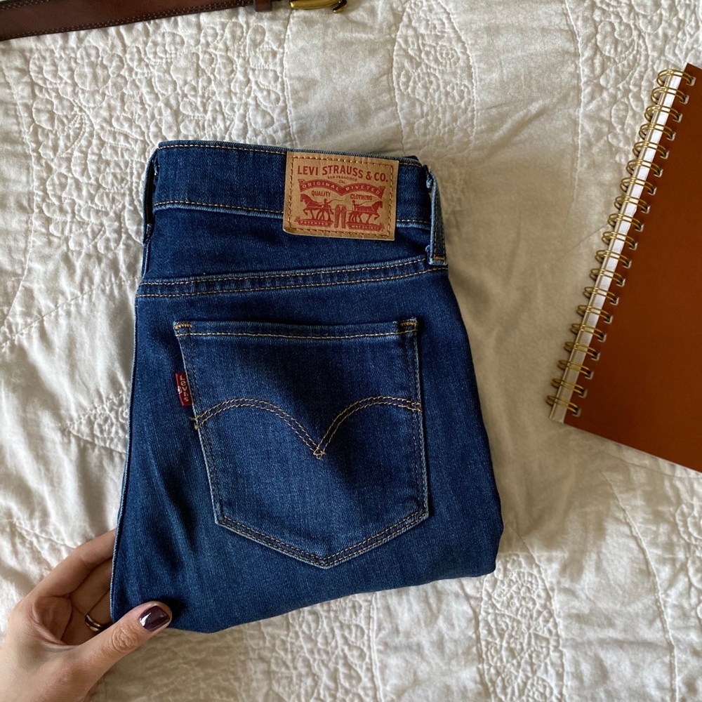 Levi’s 711 Skinny Jean. Dark Wash.